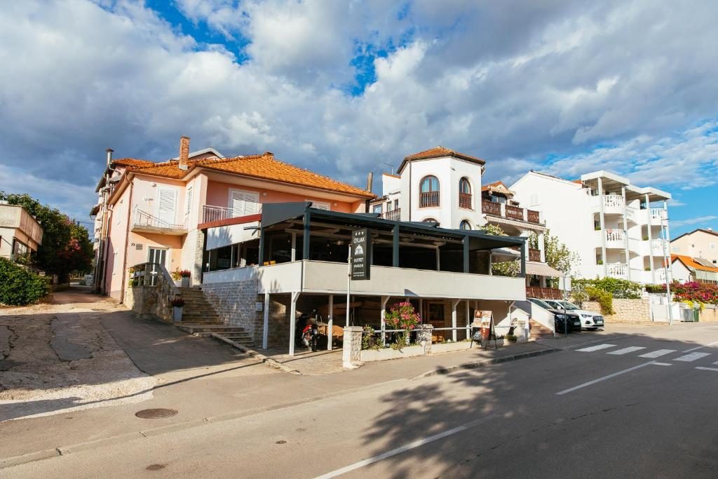 Pansion Čirjak u mirnoj ulici Sv. Filipa i Jakova